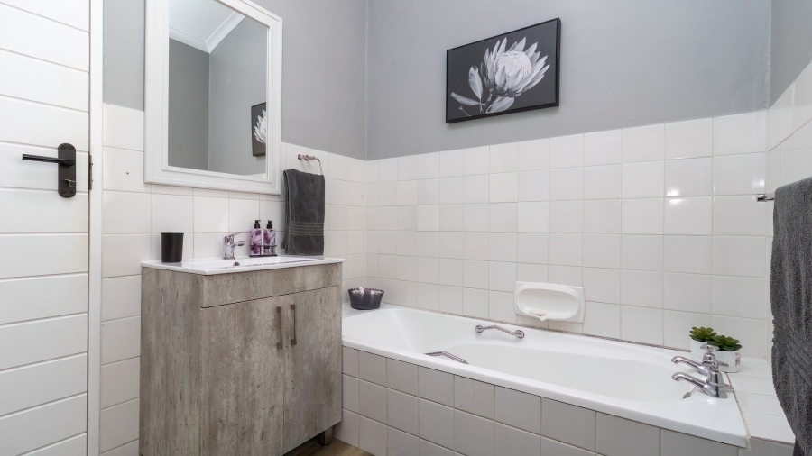 4 Bedroom Property for Sale in Sandbaai Western Cape